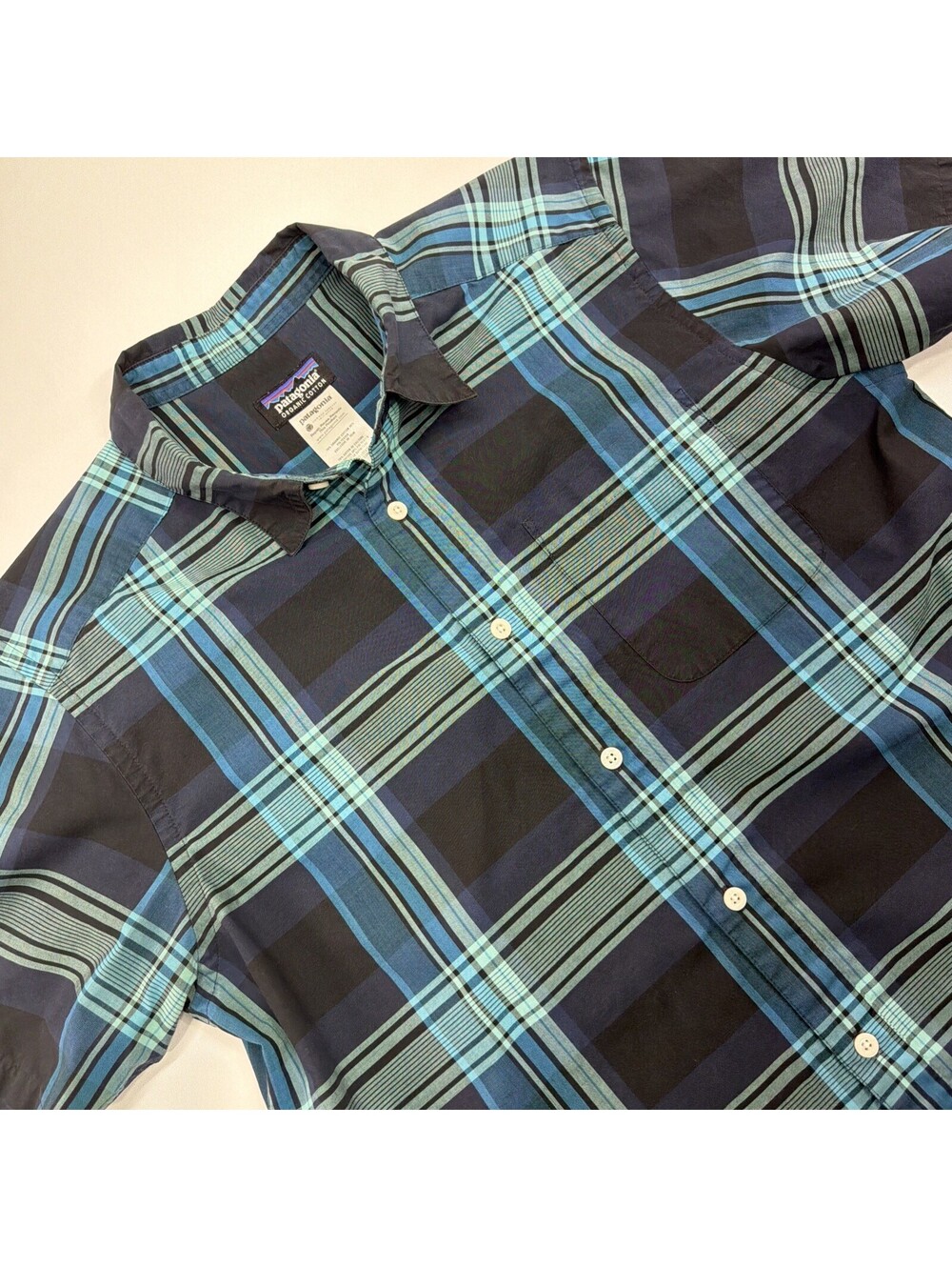 Patagonia Mens Short Sleeve Button Up Plaid Sz M Navy Blue Green Organic Cotton